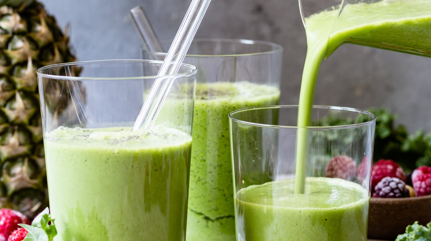 PINEAPPLE AND KALE SMOOTHIE