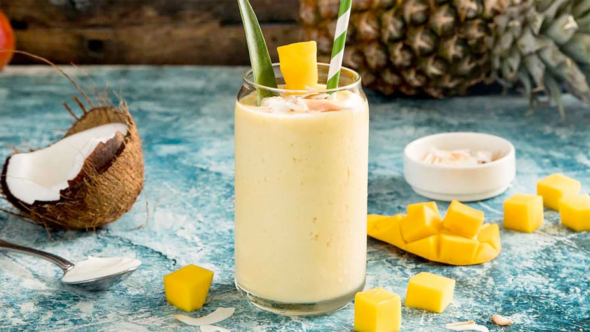 PINEAPPLE AND COCONUT SMOOTHIE