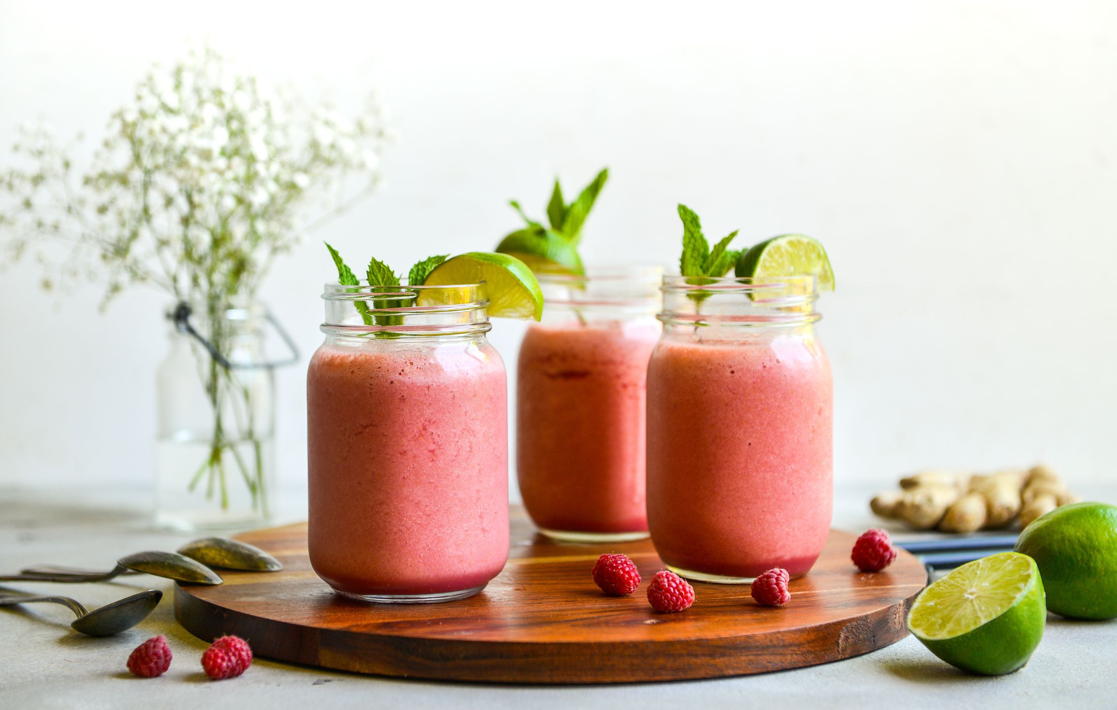 RASPBERRY AND GINGER SMOOTHIE