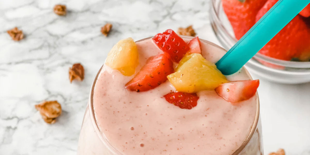 STRAWBERRY AND MANGO SMOOTHIE